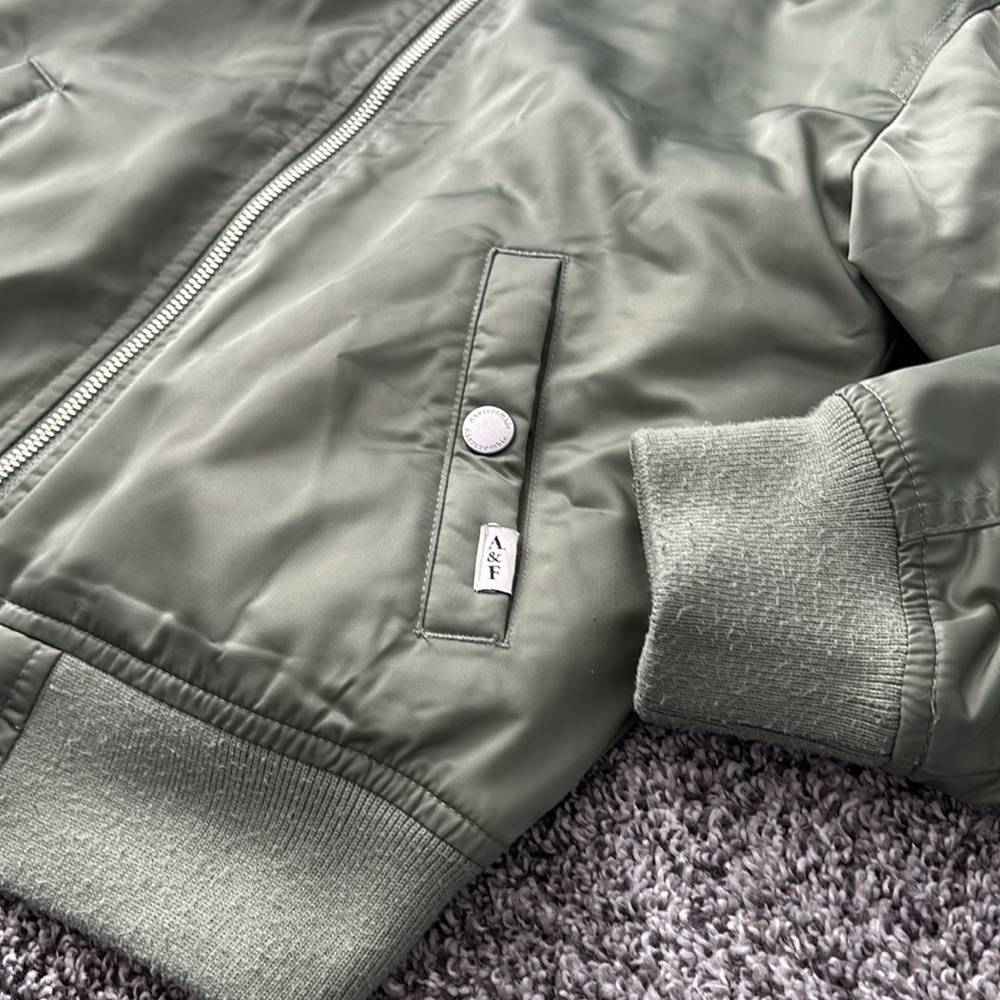 GUC Abercrombie Kids Green Bomber Jacket Size 7/8 - Picture 4 of 11